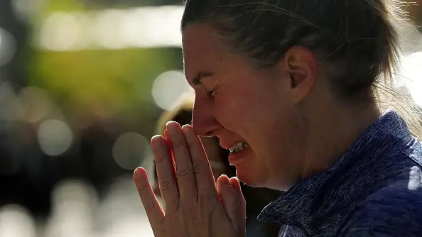 Mujer llorando Mujer llorando