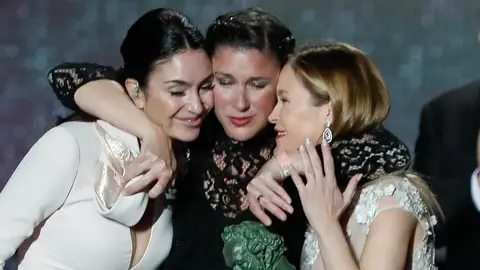 Celia Flores, María y Tamara Esteve, hijas de Marisol (Pepa Flores) Celia Flores, María y Tamara Esteve, hijas de Marisol (Pepa Flores)