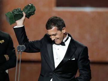 Antonio Banderas con su Goya a Mejor Actor por 'Dolor y gloria'