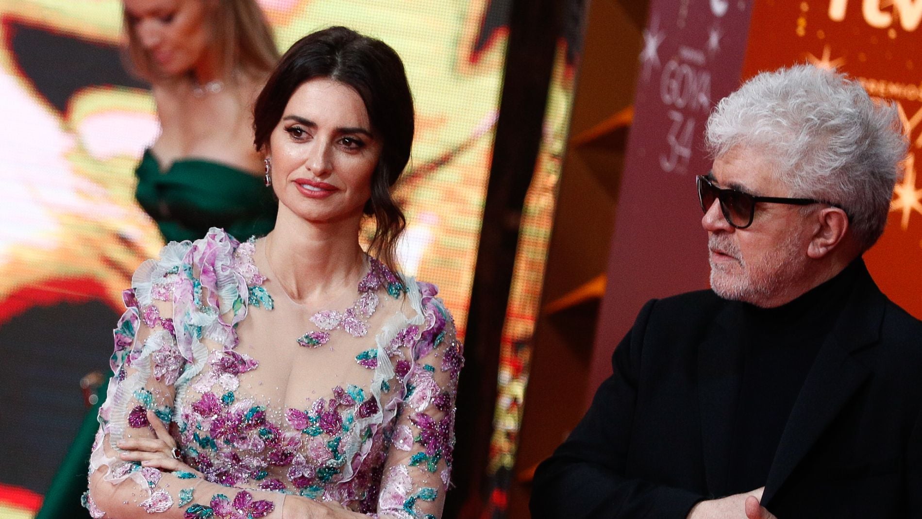 Pen&eacute;lope Cruz y Pedro Almod&oacute;var en los Goya 2020