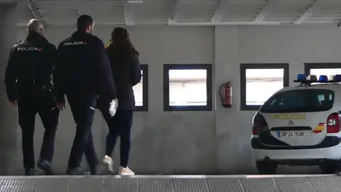 Una mujer es detenida por abandonar a su bebé recién nacido en Alicante Abandono de menores