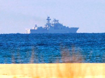 Los buques de la Armada 'Tofiño' y 'Relámpago' en Algeciras 