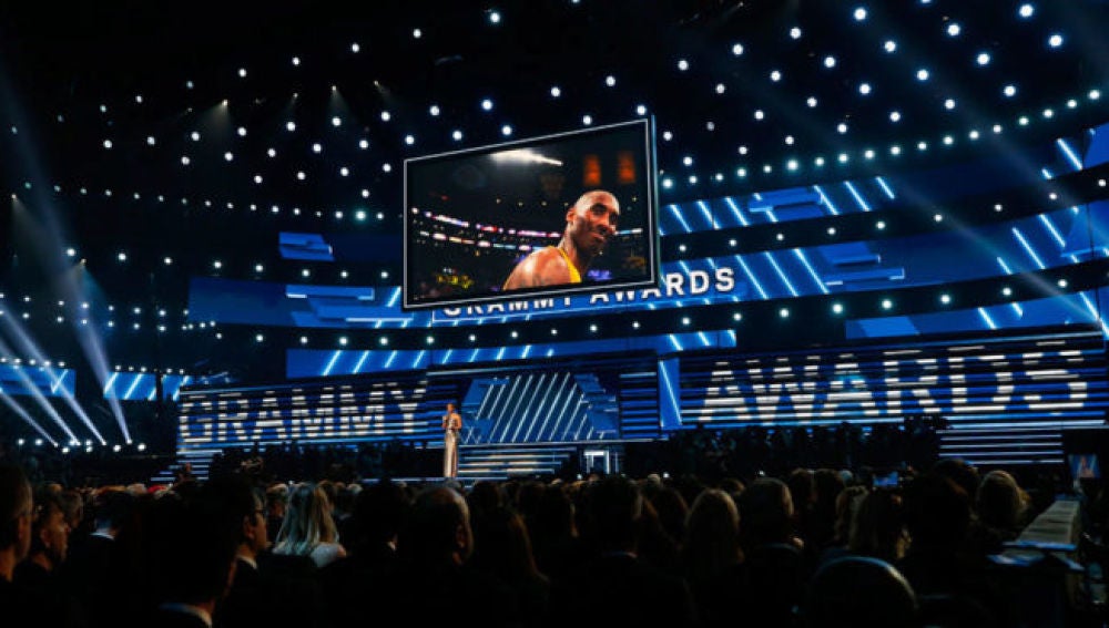 Los Grammy rinden tributo a Kobe Bryant