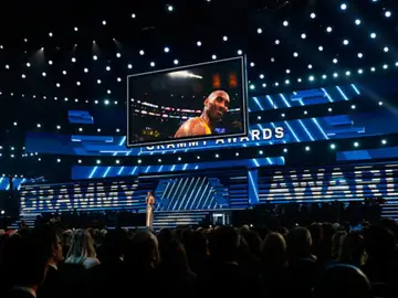 Los Grammy rinden tributo a Kobe Bryant Los Grammy rinden tributo a Kobe Bryant