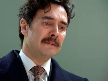 Armando, ante el cadáver de Julia Armando, ante el cadáver de Julia