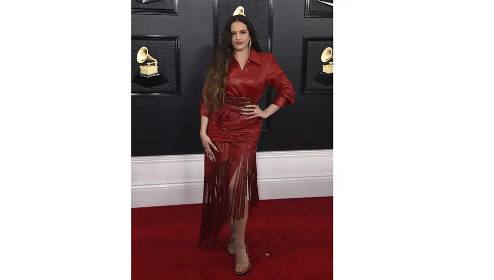 Rosalía durante su paso por la alfombra roja de los Grammy 2020 