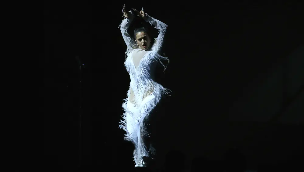 Rosalía durante su actuación en los Grammy 