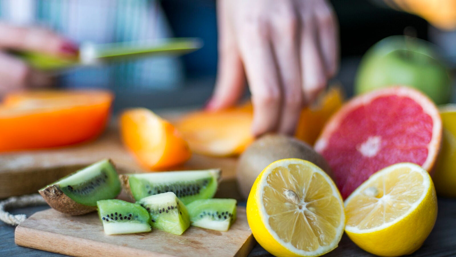 Cenar fruta: ¿Engorda realmente o es muy saludable?