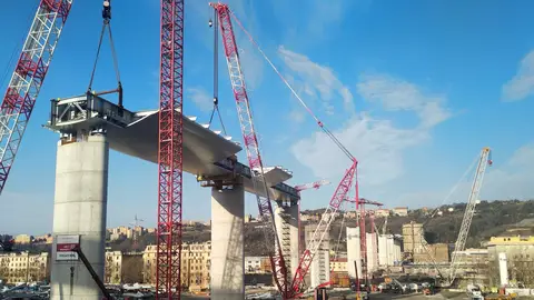 Vista general del puente que se construye en la ciudad de Génova Vista general del puente que se construye en la ciudad de Génova