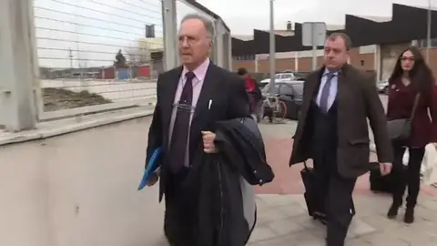Comienza el macrojuicio contra Manos Limpias con Miguel Bernat acusando a las "cloacas del Estado" Comienza el macrojuicio contra Manos Limpias con Miguel Bernat acusando a las "cloacas del Estado"