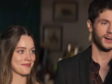 Love y Forty Quinn en 'You' Love y Forty Quinn en 'You'