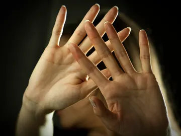 Suspenden el ingreso en prisión de una joven por agredir a su novio porque era maltratada Suspenden el ingreso en prisión de una joven por agredir a su novio porque era maltratada