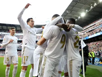 Los jugadores del Madrid celebran el gol de Benzema Los jugadores del Madrid celebran el gol de Benzema