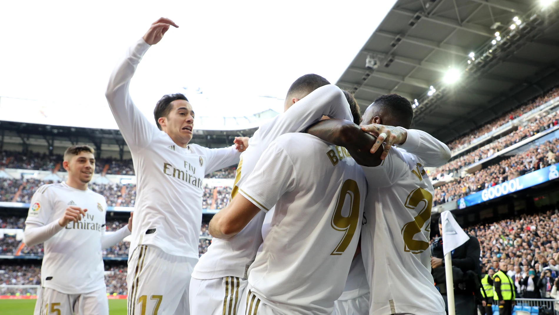 Los jugadores del Madrid celebran el gol de Benzema Los jugadores del Madrid celebran el gol de Benzema