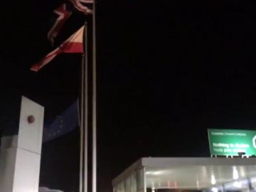 Llega el 'brexit' a Gibraltar, que se despide de la Unión Europea izando la bandera de la Commonwealth