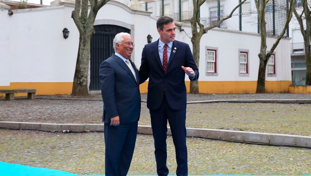 Pedro Sánchez, con el primer ministro de Portugal, Antonio Costa