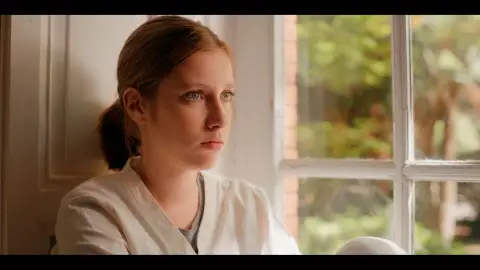 Nico visita a Mía en la clínica psiquiátrica Nico visita a Mía en la clínica psiquiátrica