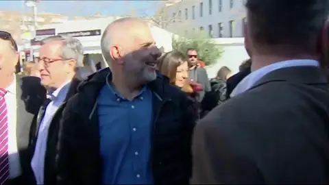 Carrizosa llama "gilipollas" a un transeúnte de Molins de Rei (Barcelona) que, tras chocar con él, dijo: "Qué asco" Carrizosa llama "gilipollas" a un transeúnte de Molins de Rei (Barcelona) que, tras chocar con él, dijo: "Qué asco"