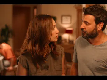Sergio, a Cristina: "¿Porqué no nos vamos a otra ciudad?" Sergio, a Cristina: "¿Porqué no nos vamos a otra ciudad?"