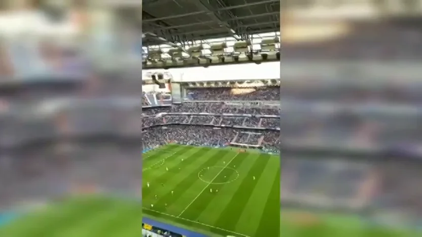 La afici&oacute;n del Real Madrid se mofa de Simeone durante el derbi: "&iexcl;Cholo no te vayas, Cholo qu&eacute;date!"