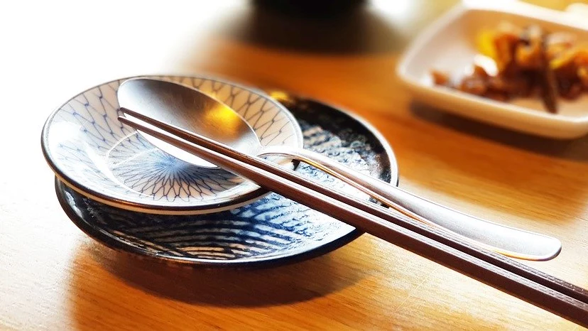 Comer en un restaurante chino, japon&eacute;s o coreano