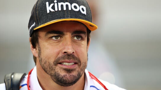 Fernando Alonso, esbozando una peque&ntilde;a sonrisa