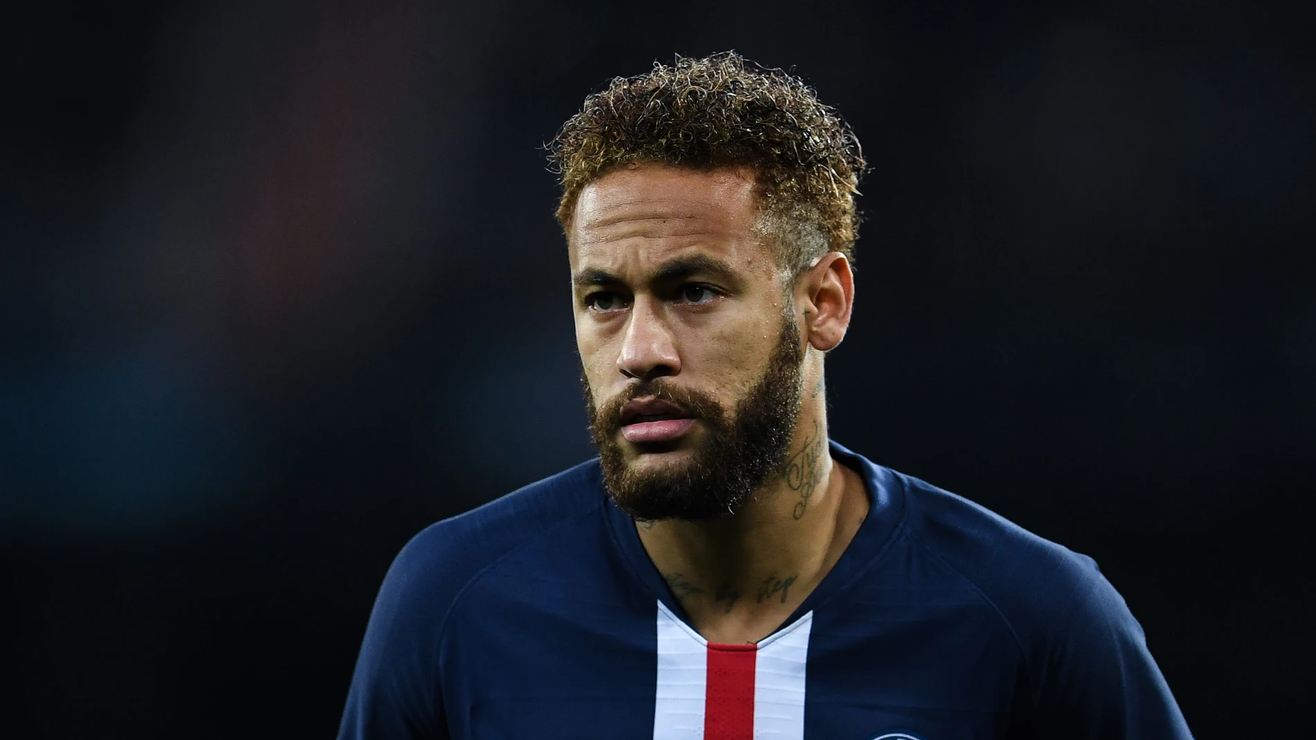 Neymar sorprende con un nuevo peinado Neymar sorprende con un nuevo peinado