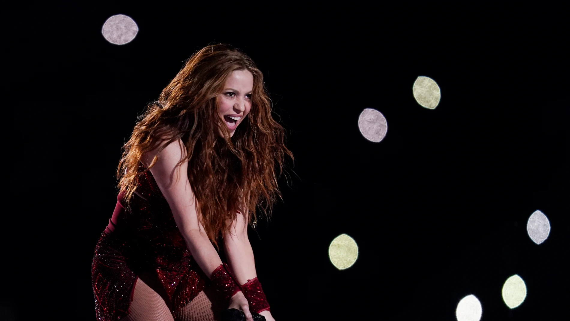 Shakira, en plena actuación en la Super Bowl