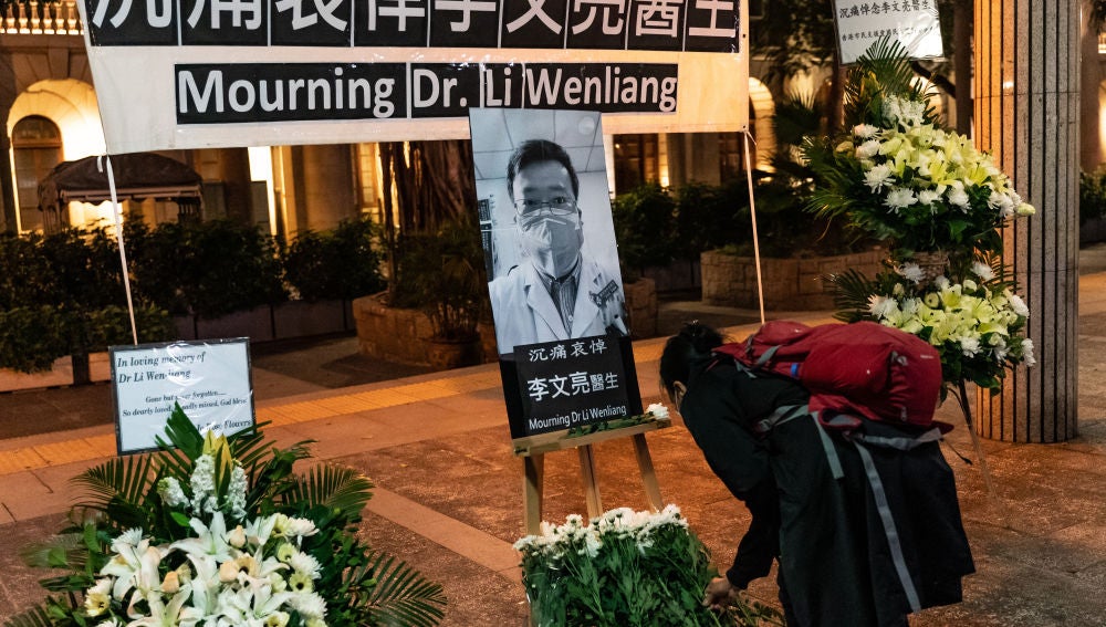El último adiós a Li Wenliang, el médico que alertó sobre el coronavirus