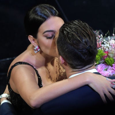 Georgina Rodríguez y Cristiano Ronaldo sellan el paso de la modelo por el Festival de San Remo con un beso