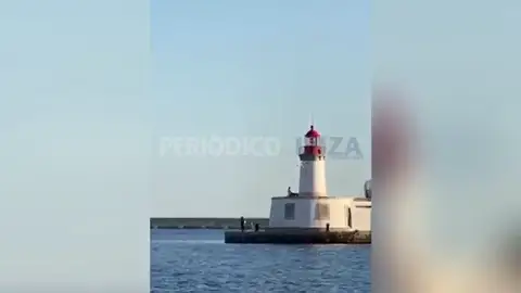 Pillan a una pareja manteniendo relaciones sexuales en el faro del puerto de Ibiza Pillan a una pareja manteniendo relaciones sexuales en el faro del puerto de Ibiza