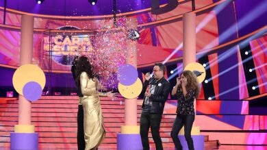 Intenso duelo entre Mario Vaquerizo y Lolita: ¿quién sabe más de la familia Flores? 
