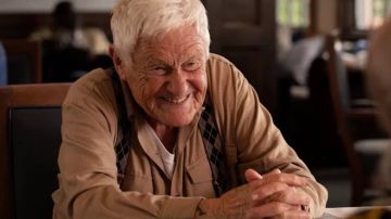 Orson Bean como Roy Bender en 'Mujeres Desesperadas'