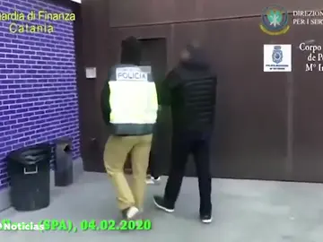 Detenidas doce personas en un operativo contra los narcopisos en El Raval de Barcelona Detenidas doce personas en un operativo contra los narcopisos en El Raval de Barcelona