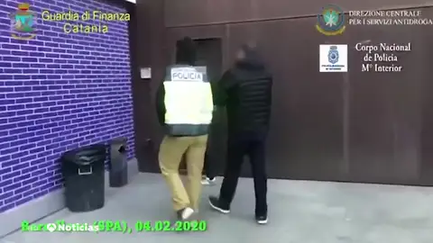 Detenidas doce personas en un operativo contra los narcopisos en El Raval de Barcelona Detenidas doce personas en un operativo contra los narcopisos en El Raval de Barcelona