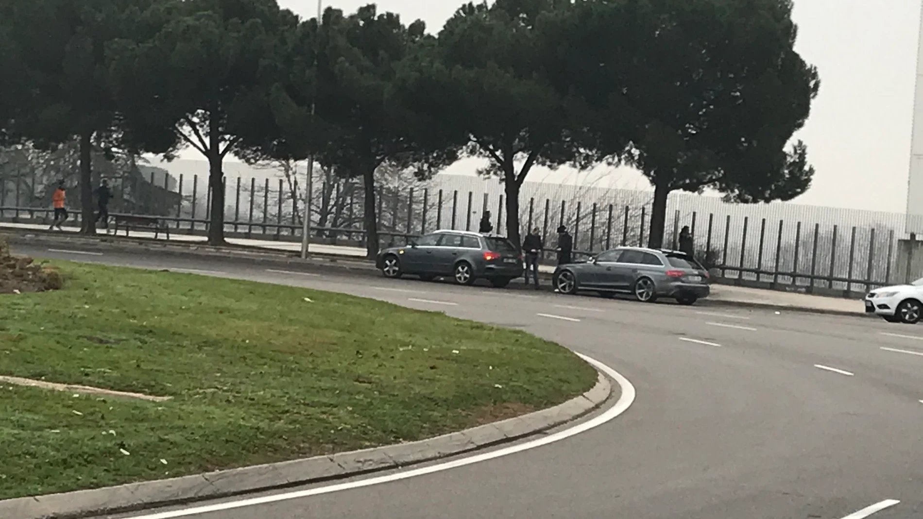 Zidane, en una de las rotondas de Valdebebas Zidane, en una de las rotondas de Valdebebas