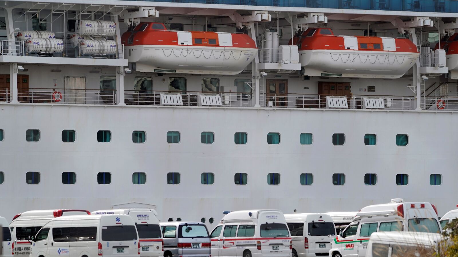 Aumentan a 64 los casos por coronavirus en el crucero 'Diamond Princess' amarrado en Yokohama