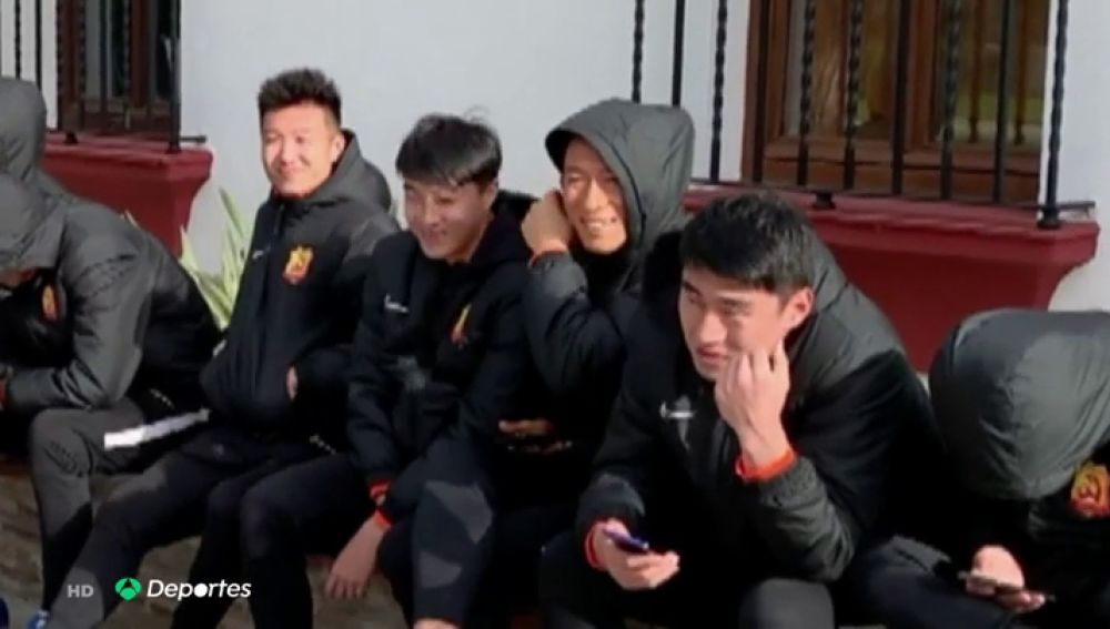 El Wuhan FC, equipo de la ciudad epicentro del coronavirus, disfruta de una capea en España