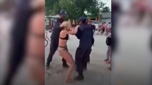 Imagen del momento de la detenci&oacute;n de la turista en Maldivas