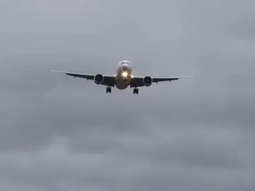 Avión aterrizando en Heathrow Avión aterrizando en Heathrow