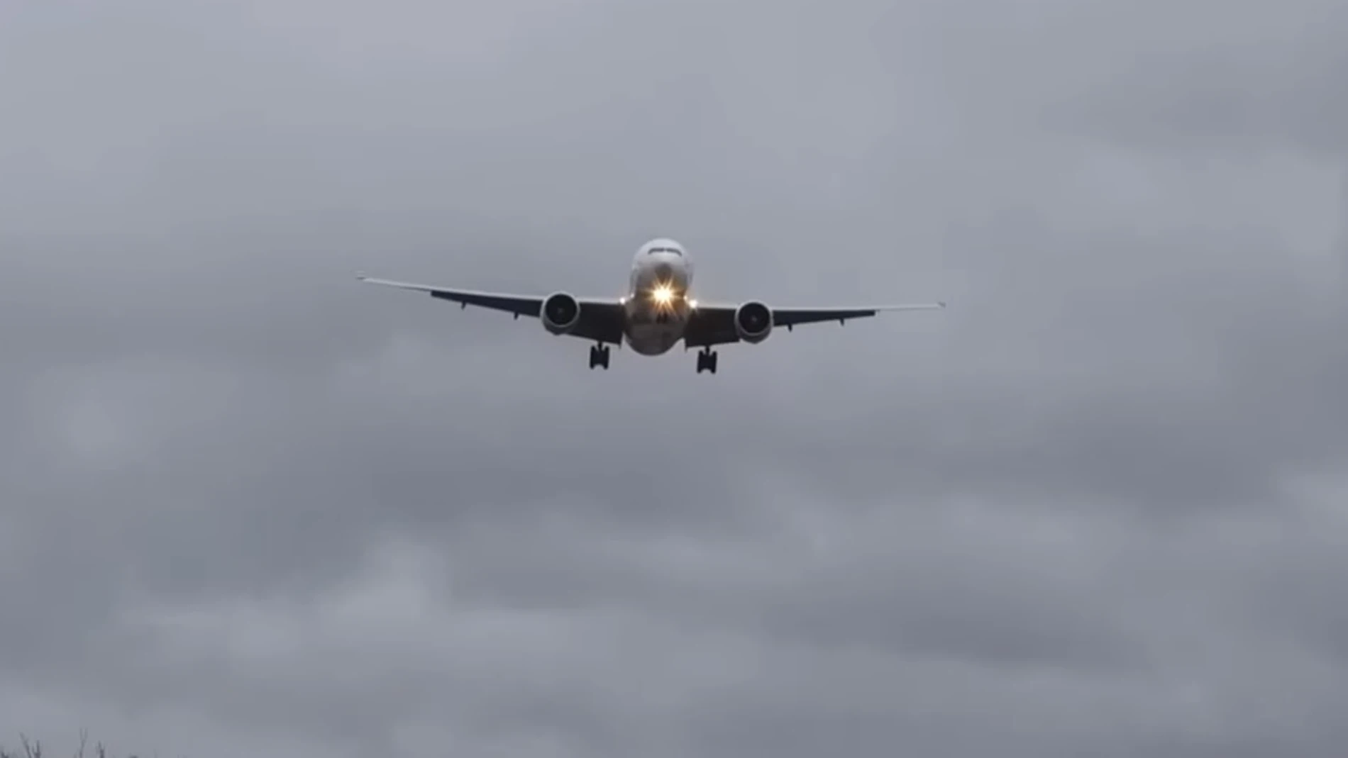 Avión aterrizando en Heathrow Avión aterrizando en Heathrow