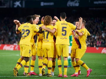 Los jugadores del Barcelona celebran un gol ante el Betis