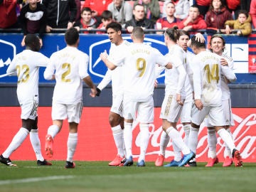 Los jugadores del Madrid celebran un gol