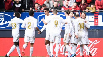 Los jugadores del Madrid celebran un gol