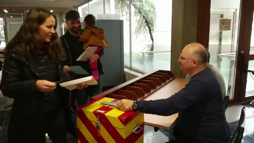 Los suizos aprueban en referéndum penalizar por primera vez la discriminación por orientación sexual Los suizos aprueban en referéndum penalizar por primera vez la discriminación por orientación sexual
