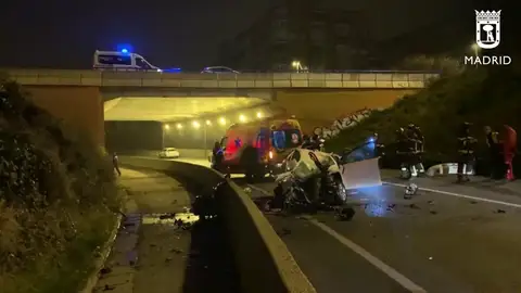 Muere una mujer de 38 años tras salirse su coche de la vía y caer desde ocho metros de altura Muere una mujer de 38 años tras salirse su coche de la vía y caer desde ocho metros de altura