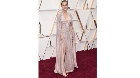Brie Larson en el alfombra roja de los Premios Oscar 2020 