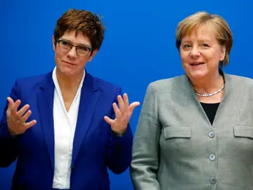 Annegret Kramp-Karrenbauer y Angela Merkel Annegret Kramp-Karrenbauer y Angela Merkel