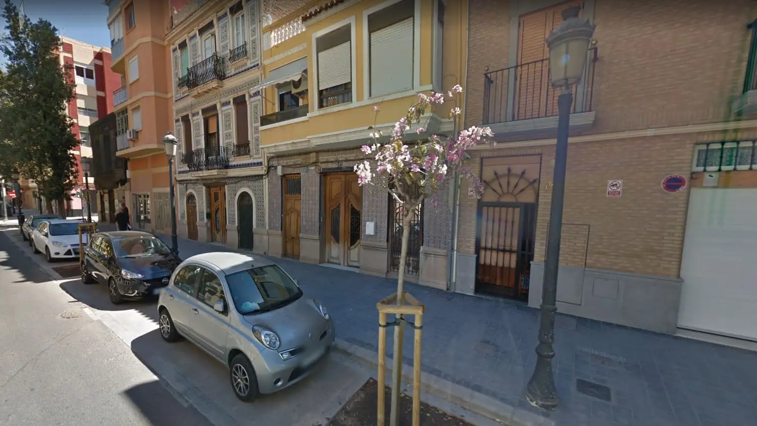 Calle de la Reina del barrio valenciano de Cabanyal Calle de la Reina del barrio valenciano de Cabanyal