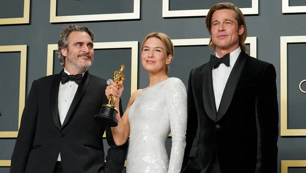 Joaquin Phoenix, Renée Zellweger y Brad Pitt con sus Oscar